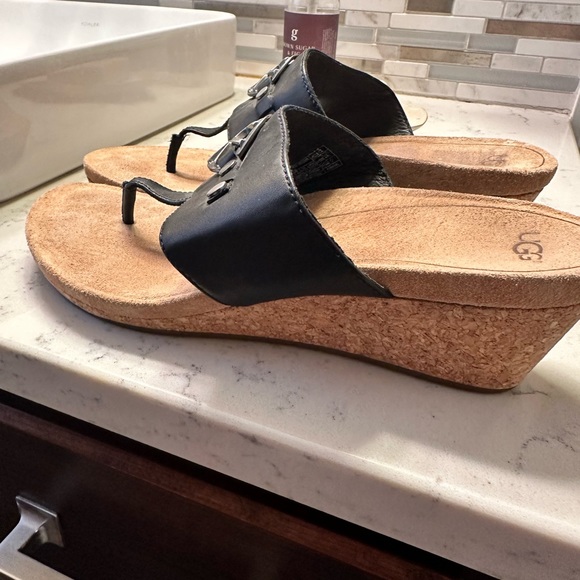 Ugg sandals - Picture 3 of 4